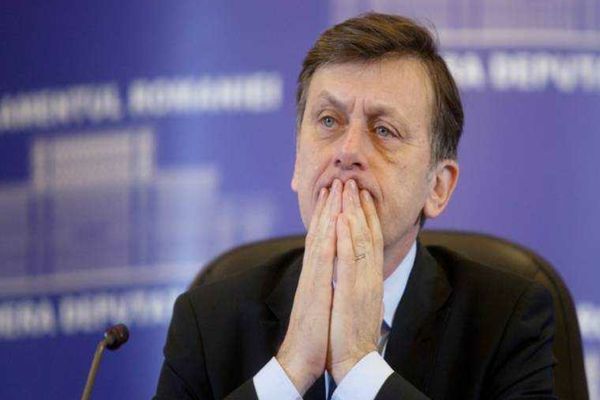 CRIN ANTONESCU: NU EXISTĂ ALTERNATIVĂ DE STABILITATE LA ACTUALA MAJORITATE PARLAMENTARĂ
