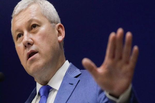 DEPUTAȚII DEZBAT MOȚIUNEA AUR ÎMPOTRIVA MINISTRULUI CĂTĂLIN PREDOIU  