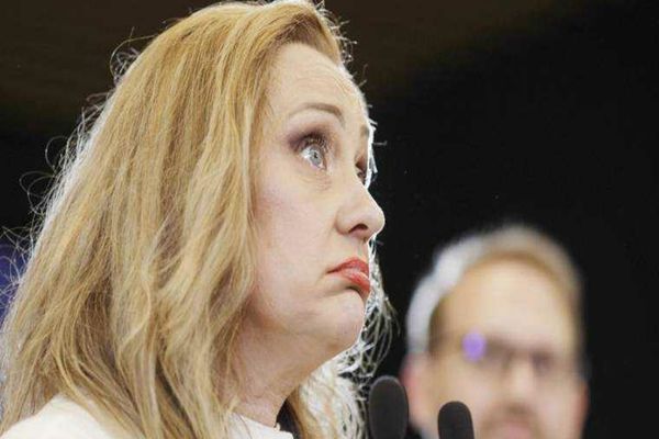 PSD-PNL-UDMR PUN TUNURILE PE USR: AU VENIT CU UN PRETEXT PENTRU A NU INTRA LA GUVERNARE