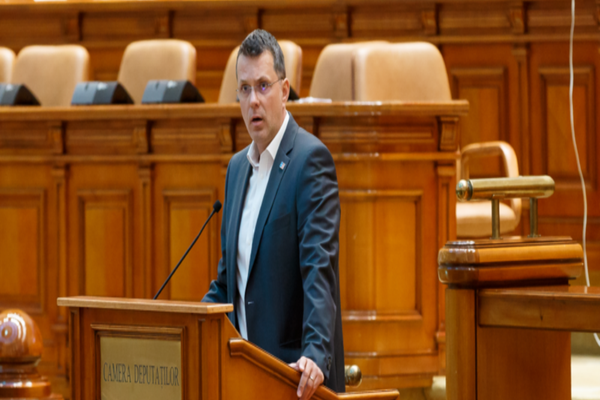 MINISTRUL APĂRĂRII, IONUȚ MOȘTEANU: ”NU ESTE MOMENTUL ACUM SĂ DISCUTĂM DESPRE PENSIILE MILITARILOR”