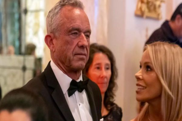 ”NU ÎL SUSȚIN ÎN NICIUN FEL”. ROBERT F. KENNEDY JR. SE DISTANȚEAZĂ DE CĂLIN GEORGESCU ȘI NU VINE VINE ÎN ROMÂNIA