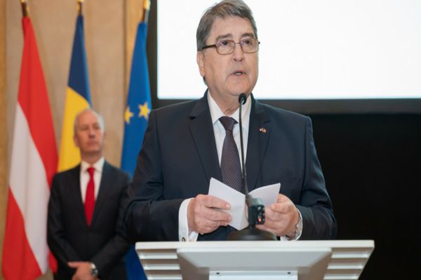 HUREZEANU: LUMEA ESTE MARTORĂ LA UN NIVEL ALARMANT DE EROZIUNE A DREPTURILOR OMULUI