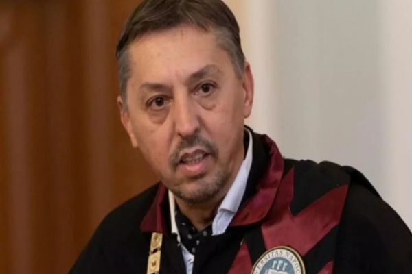 DANIEL DAVID: NU AM FOST ANGAJAT ÎN FACULTATE. N-AM AVUT NEVOIE DE SLUJBĂ PART-TIME PENTRU CĂ AM FOST SUSȚINUT DE PĂRINȚI