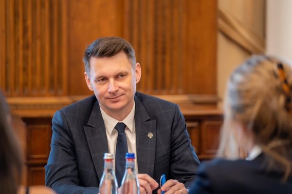 CRESC TENSIUNILE ÎN COALIȚIE. LIBERALUL MIRCEA ABRUDEAN, PREȘEDINTELE SENATULUI: DISCUŢIILE SEPARATE PSD CU MAGISTRAŢII NU FAC BINE