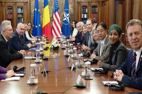 DELEGAȚIA SUA AJUNGE LA PARLAMENT, DUPĂ CE A STAT DE VORBĂ CU ILIE BOLOJAN, LA PALATUL COTROCENI