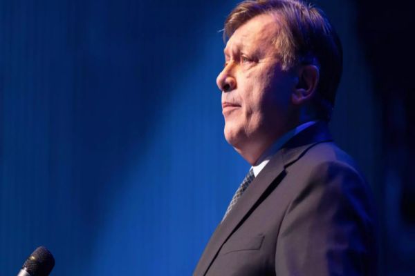 Crin Antonescu: „Ne jucăm de-a pieile roșii la Washington?” O critică acidă la adresa propagandei și a „dramoletei” politice de la București