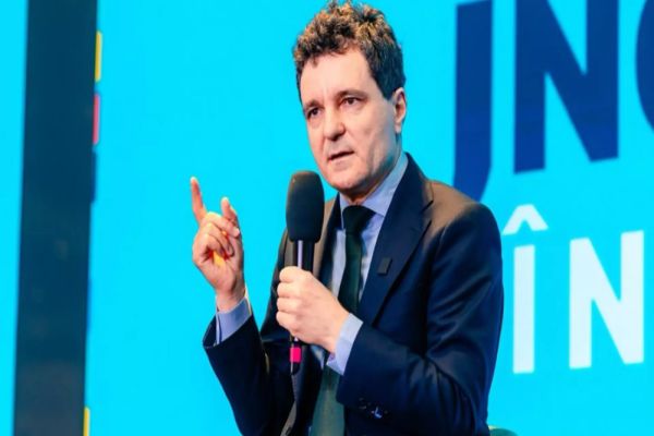 NICUȘOR DAN REFUZĂ DEZBATEREA