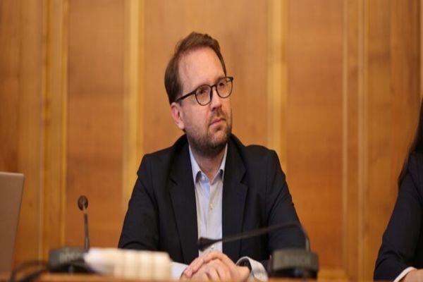 ”NU RENUNȚĂM LA DESFIINȚAREA ACESTOR PRIVILEGII” – PRIMA REACȚIE DIN COALIȚIE LA DECIZIA CCR PRIVIND PENSIILE SPECIALE