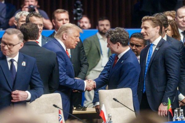 MINISTRUL DE EXTERNE A DEZVĂLUIT CÂND VA AVEA LOC ÎNTÂLNIREA LUI NICUȘOR DAN CU DONALD TRUMP ÎN SUA. DATA APROXIMATIVĂ, MAI ÎNDEPĂRTATĂ DECÂT NE-AM FI AȘTEPTAT