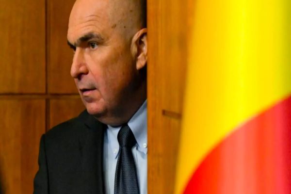 Bolojan a cerut, CCR a executat. Contestația care bloca noile majorări de taxe și salarii va fi judecată mai devreme decât termenul anunțat inițial