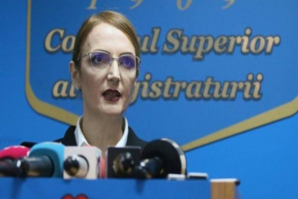 Reziștii se mobilizează pentru revocarea Liei Savonea de la conducerea ÎCCJ