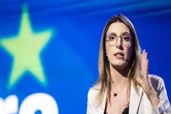 Ministrul Diana Buzoianu: „Hai să mai demontăm un fake news de azi”