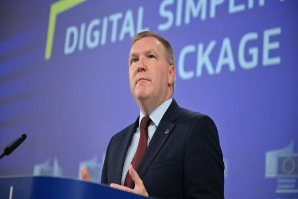 Consultări oficiale la București. Comisarul UE pentru Justiție, Michael McGrath, primit de Ilie Bolojan