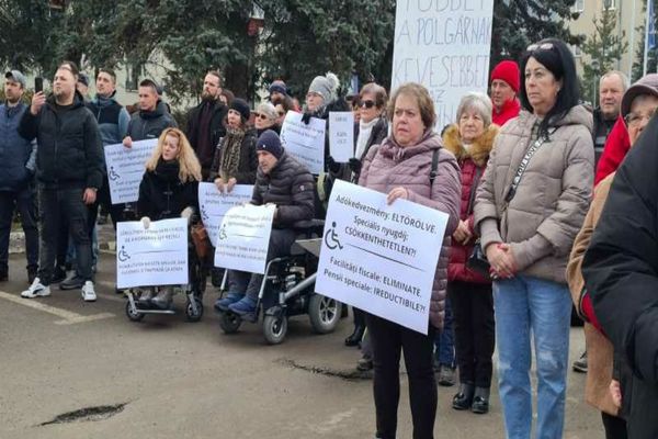 PROTESTE de amploare în Harghita, față de măsurile de austeritate ale lui Bolojan