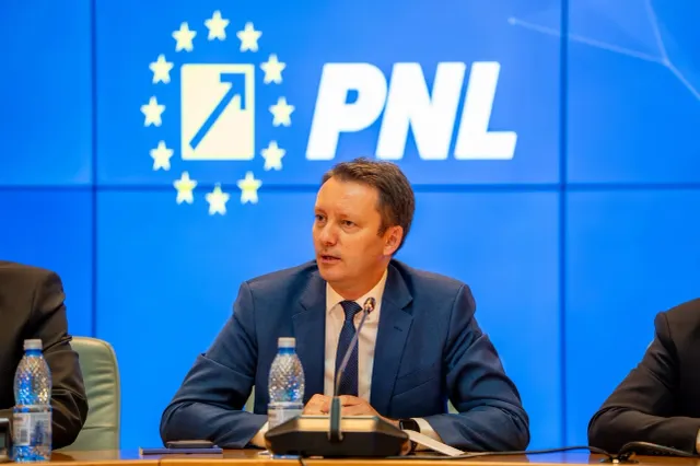 Ce prevede programul guvernului Mureșan: mai puțini parlamentari, cotă unică și TVA de 19% când bugetul permite